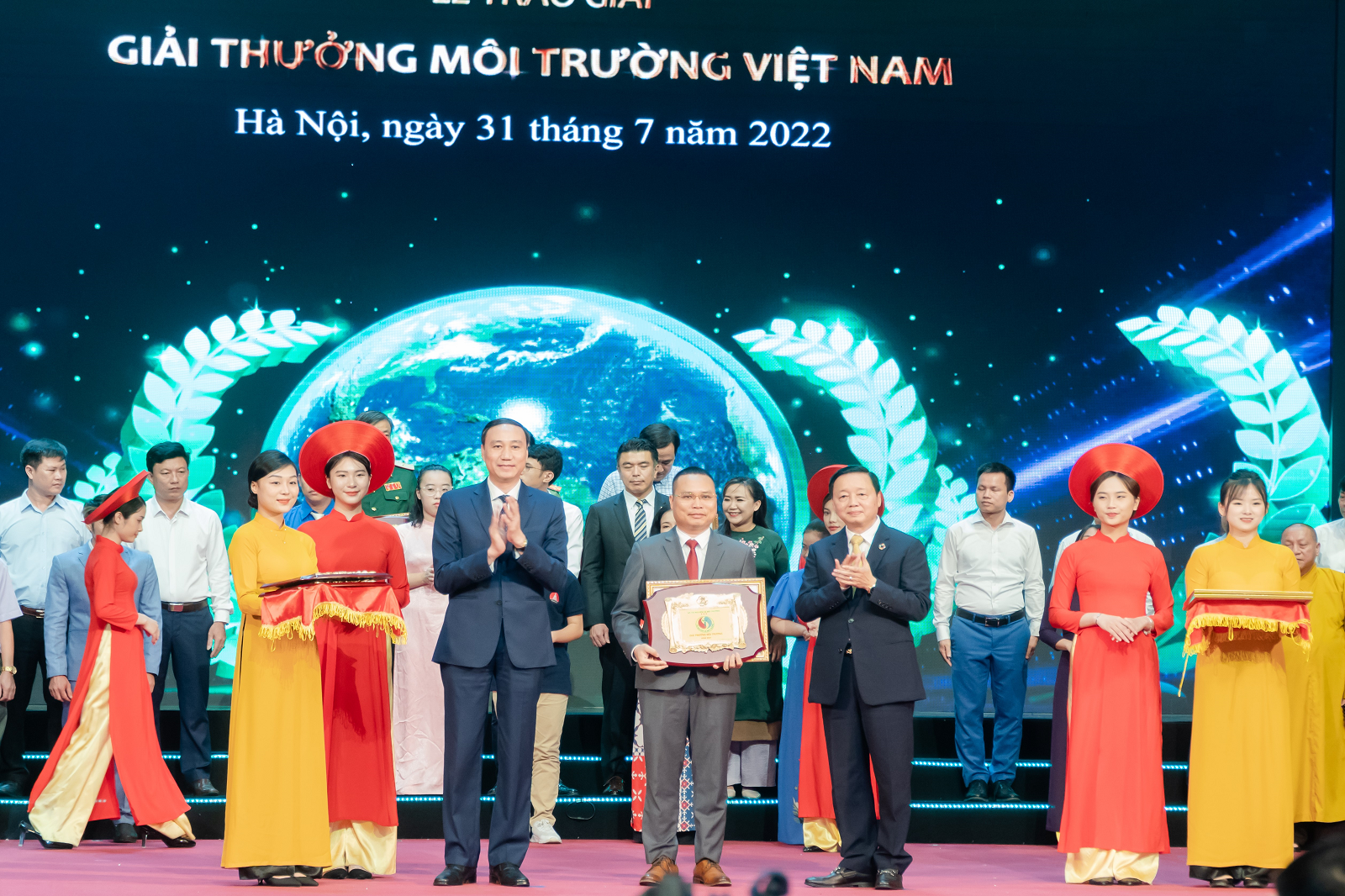 Giảng viên Trường Đại học Kinh tế - ĐHQGHN nhận Giải thưởng Môi trường Việt Nam năm 2021