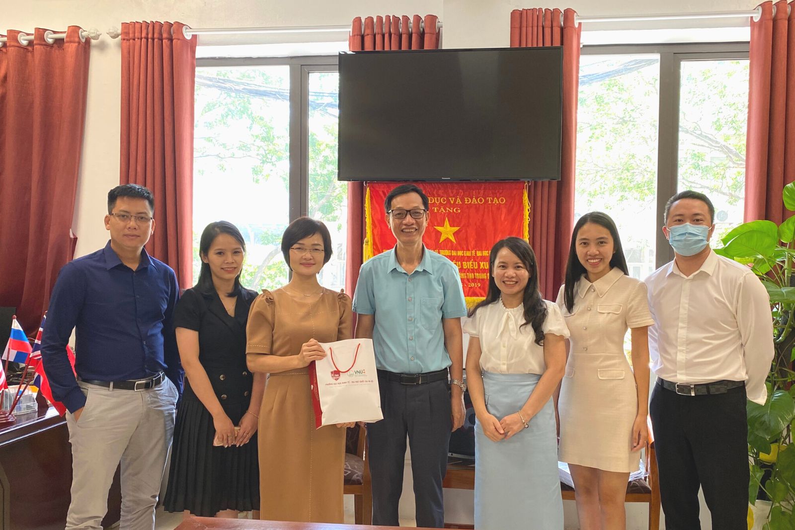 Mở rộng cơ hội hợp tác giữa Khoa Kinh tế và Khoa Kinh doanh Quốc tế và Ngân hàng TMCP Việt Nam Thương Tín
