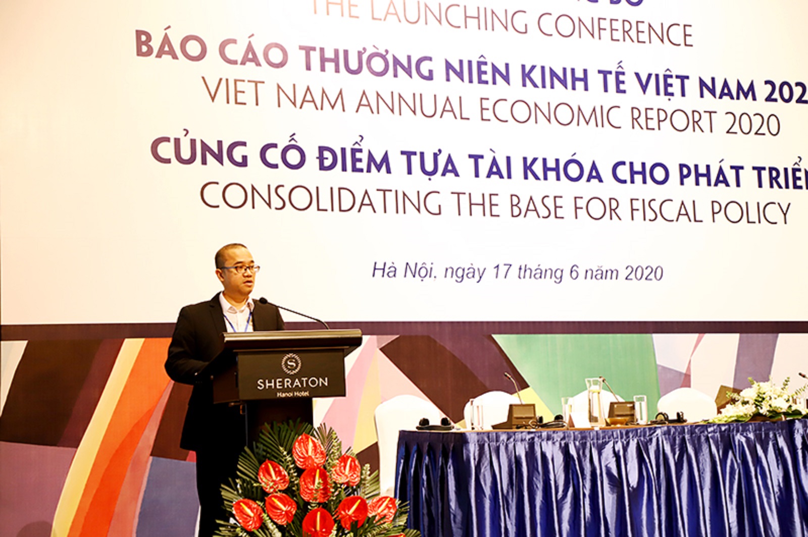 Hội thảo Công bố Báo cáo thường niên Kinh tế Việt Nam năm 2021: Đề cập đến những vấn đề nóng về vị thế của Việt Nam trong bối cảnh biến động toàn cầu 