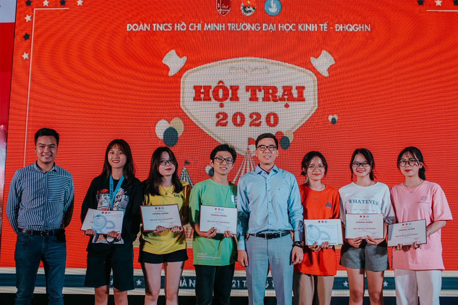 Tưng bừng Hội trại “Chào tân sinh viên UEB” năm 2020