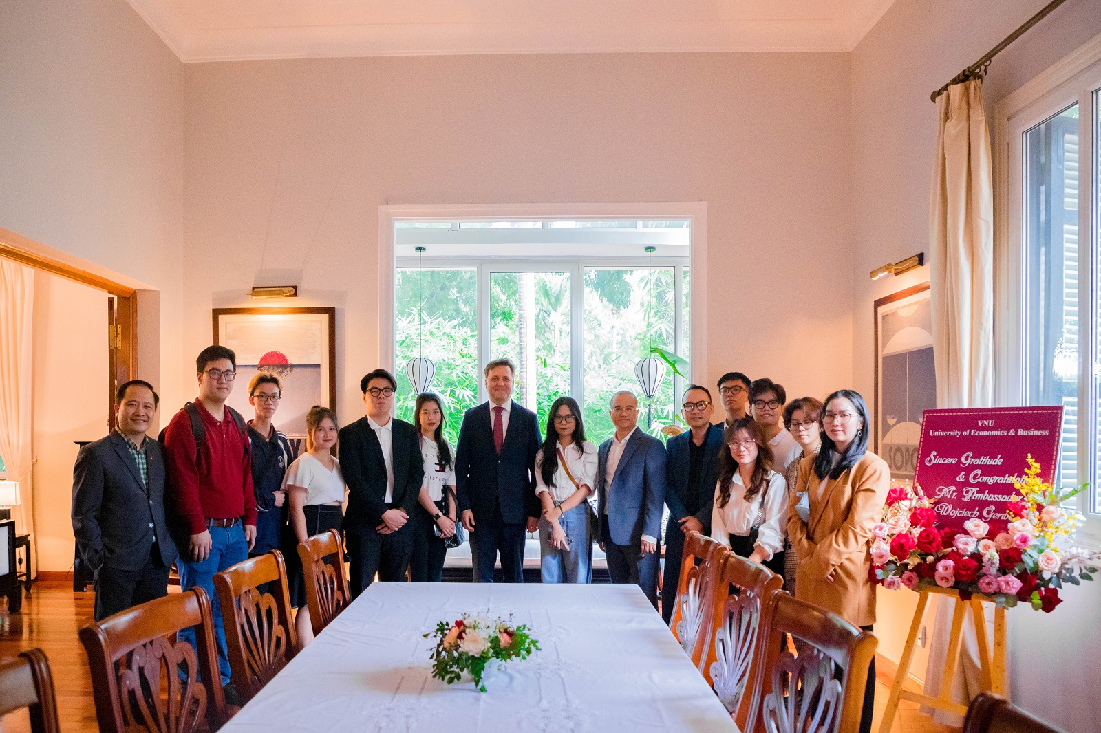 Trường Đại học Kinh tế gặp gỡ Đại sứ Ba Lan, UEBers thêm cơ hội tìm hiểu về “xứ sở Bạch Dương”