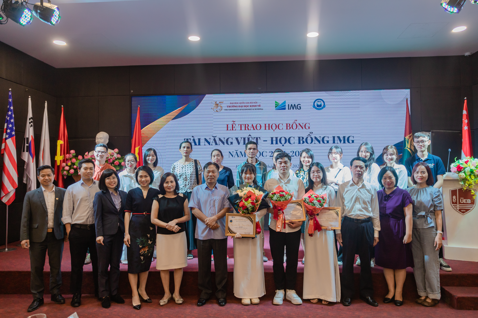 Trao Học bổng IMG năm học 2021 - 2022,  UEB cùng Nhà tài trợ thắp sáng tài năng Việt