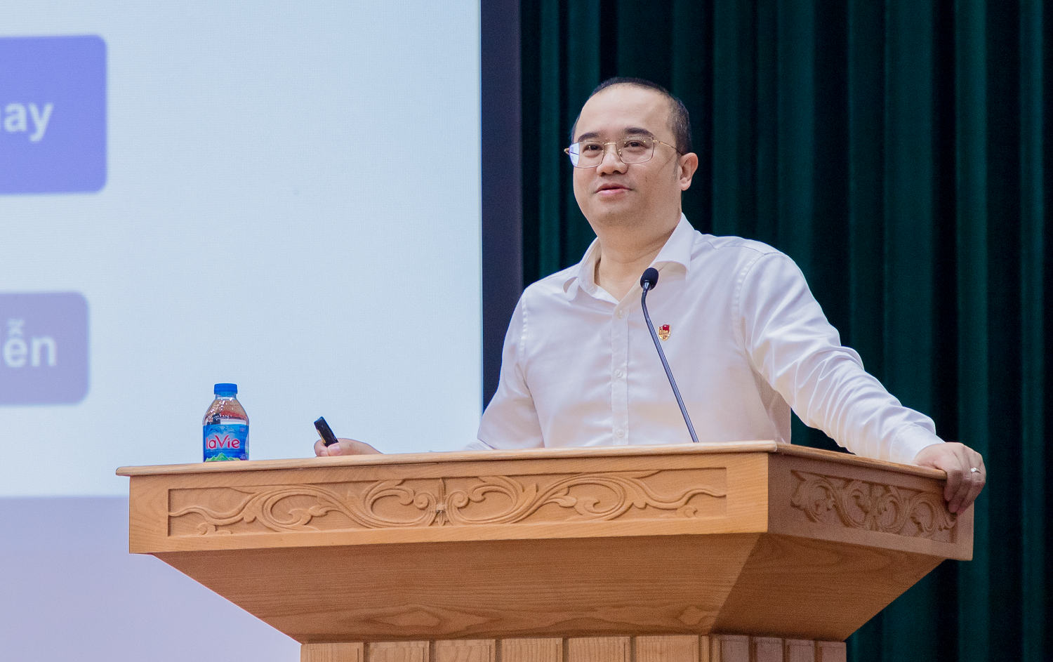 Trường Đại học Kinh tế - ĐHQGHN đồng hành cùng huyện Thạch Thất, Hà Nội đào tạo, bồi dưỡng kiến thức mới cho cán bộ quản lý 
