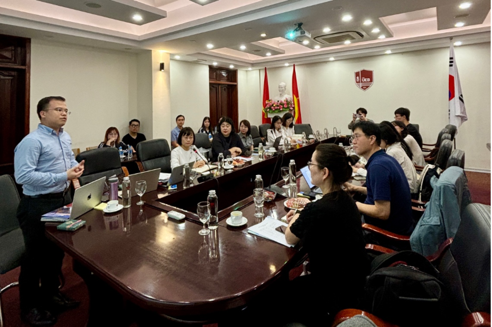 Toạ đàm quốc tế Việt - Hàn: Chính sách đổi mới và chặng đường phát triển kinh tế tại Việt Nam