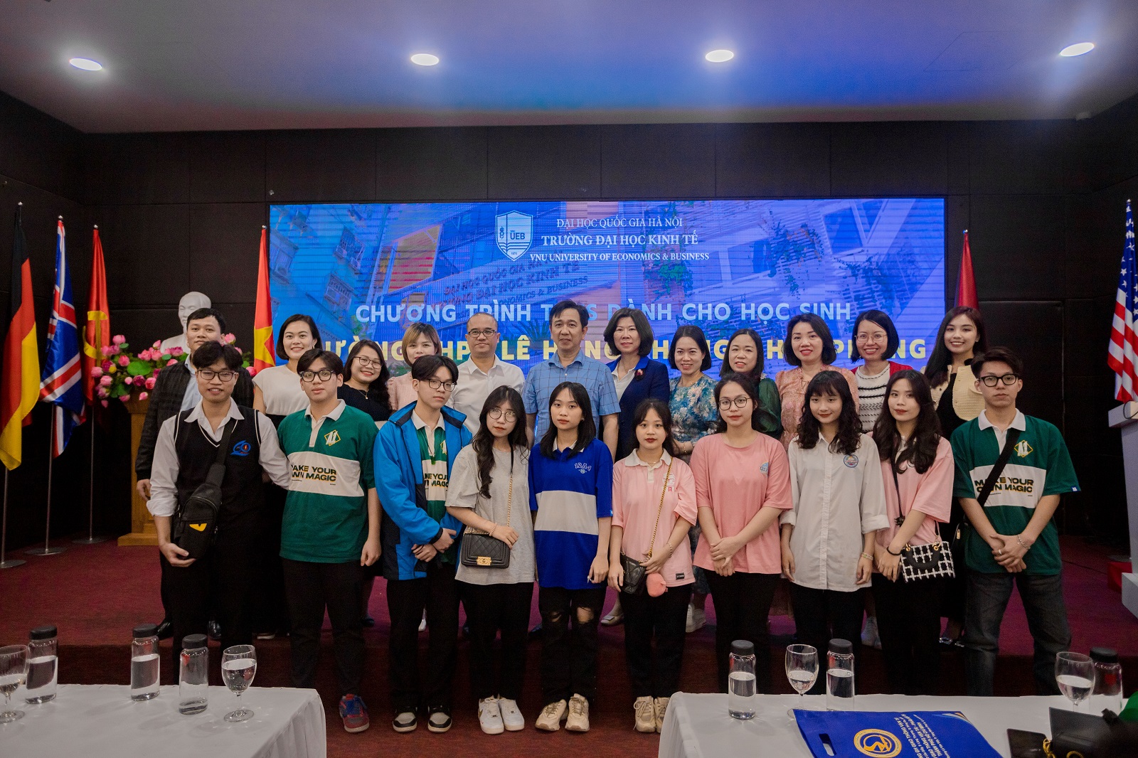 Tư vấn tuyển sinh đại học 2023: Chương trình thiết thực cho học sinh Trường THPT Lê Hồng Phong, Hải Phòng tại UEB