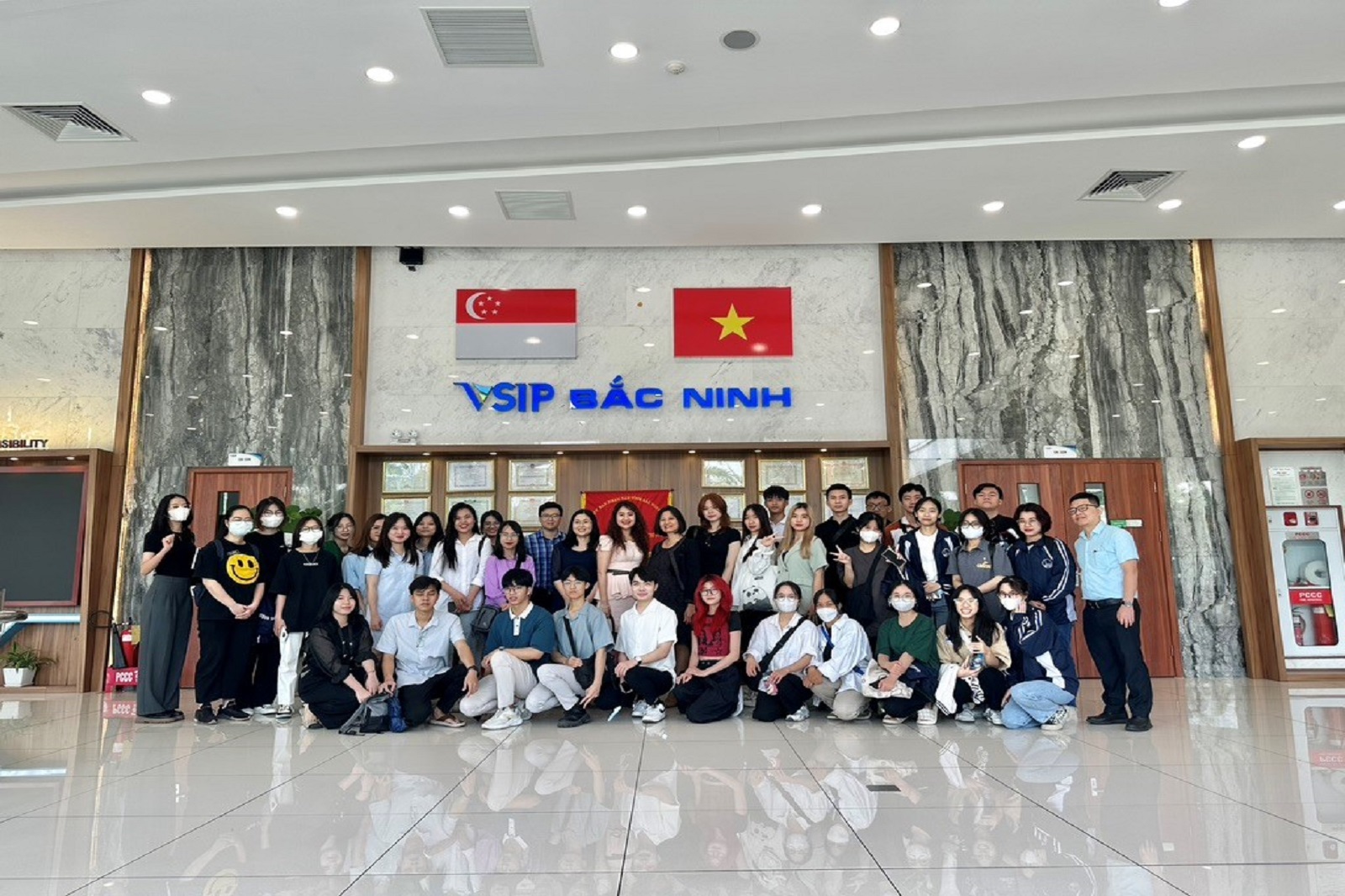 Chuyến tham quan thực tế của sinh viên Viện Quản trị Kinh doanh tại  Khu công nghiệp VSIP Bắc Ninh