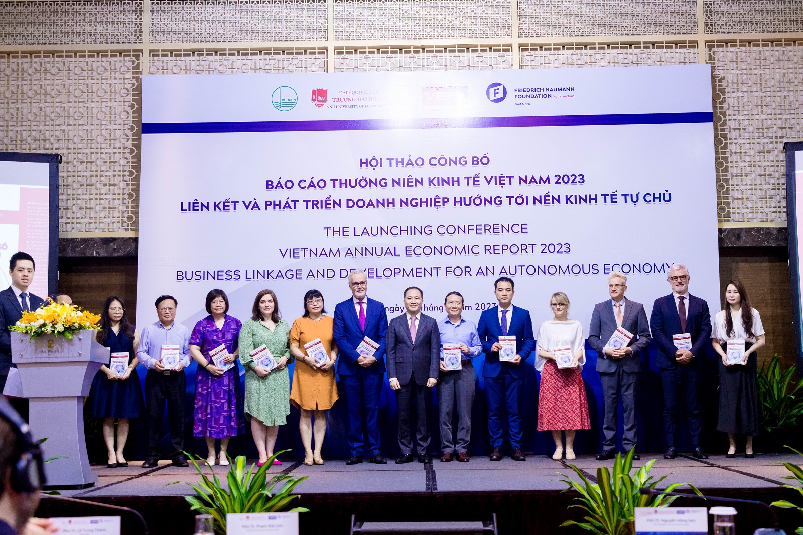 Lần thứ 15 tổ chức thành công Hội thảo công bố Báo cáo Thường niên Kinh tế Việt Nam
