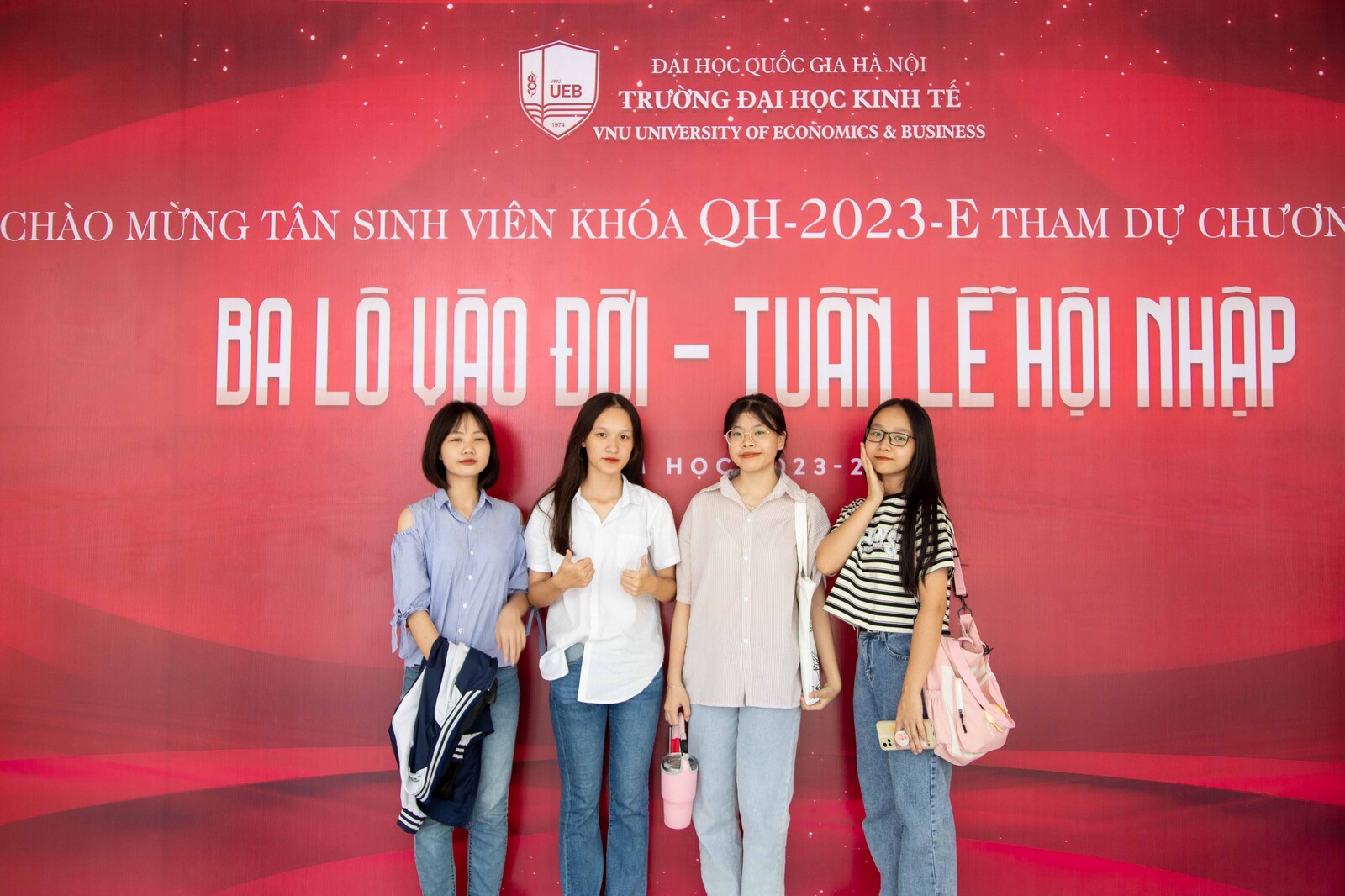 Tân sinh viên 2k5 hân hoan tham gia tuần lễ hội nhập Trường Đại học Kinh tế - ĐHQGHN