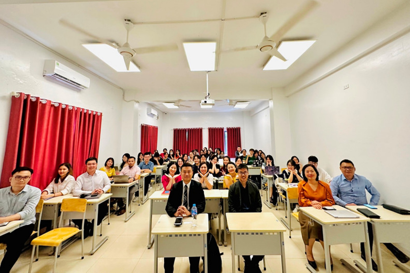 UEB Research and Sharing: CORPORATE FINANCE AND ASSET PRICING  - Kế toán Kiểm toán hướng đến hợp phát triển cùng các trường Đài Loan