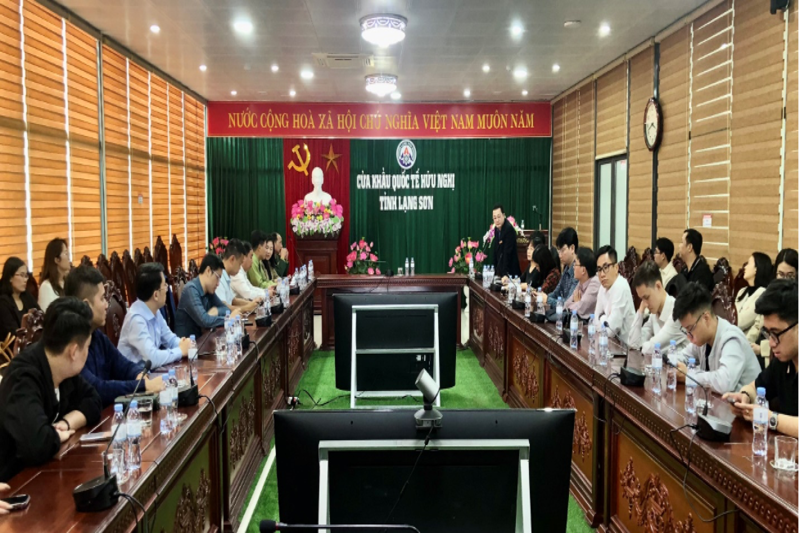 Khoa Kinh tế Chính trị tổ chức học phần thực tập thực tế cho học viên cao học tại Lạng Sơn