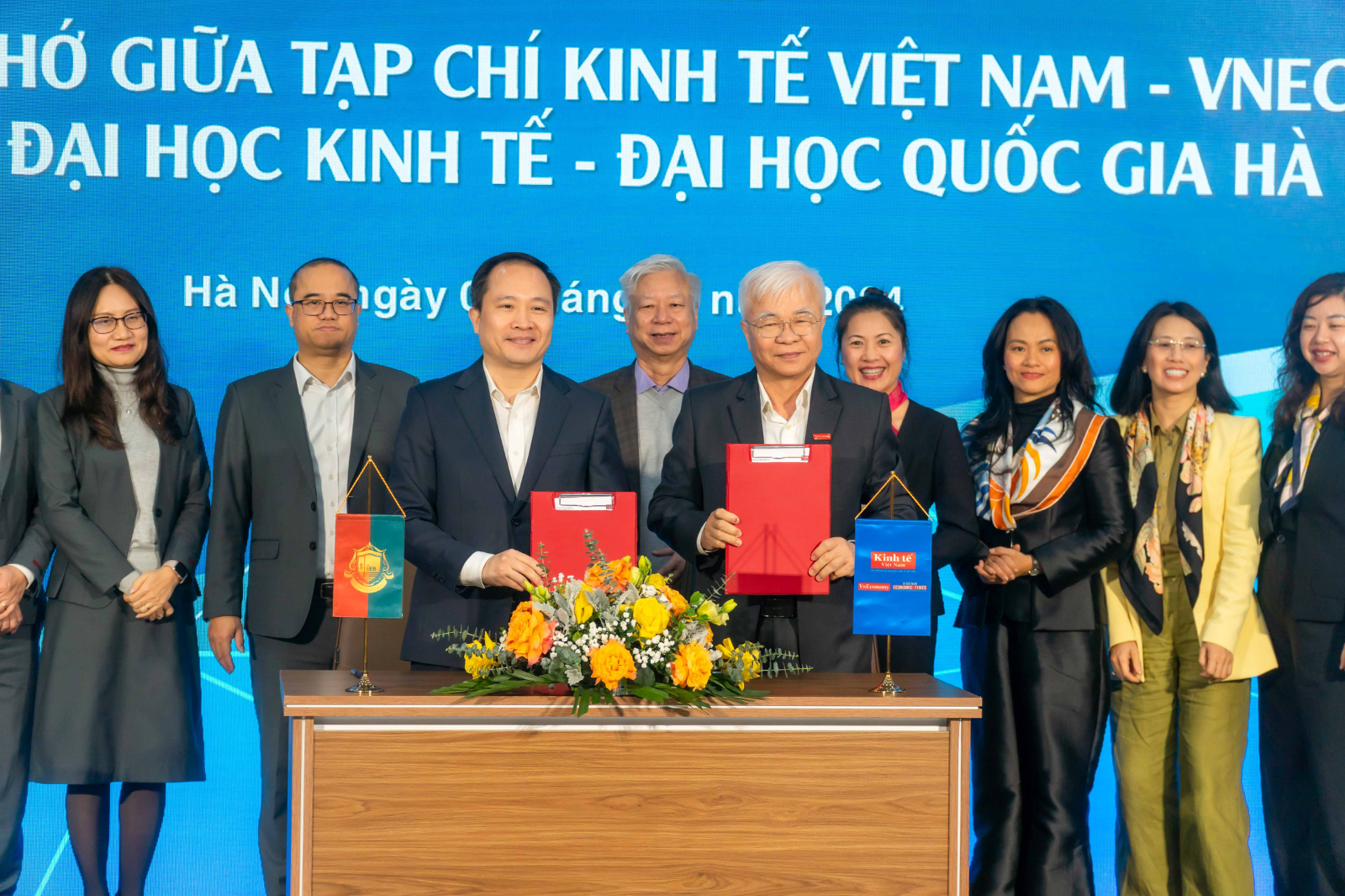 Trường Đại học Kinh tế - ĐHQGHN ký thỏa thuận hợp tác với Tạp chí Kinh tế Việt Nam (VnEconomy) 