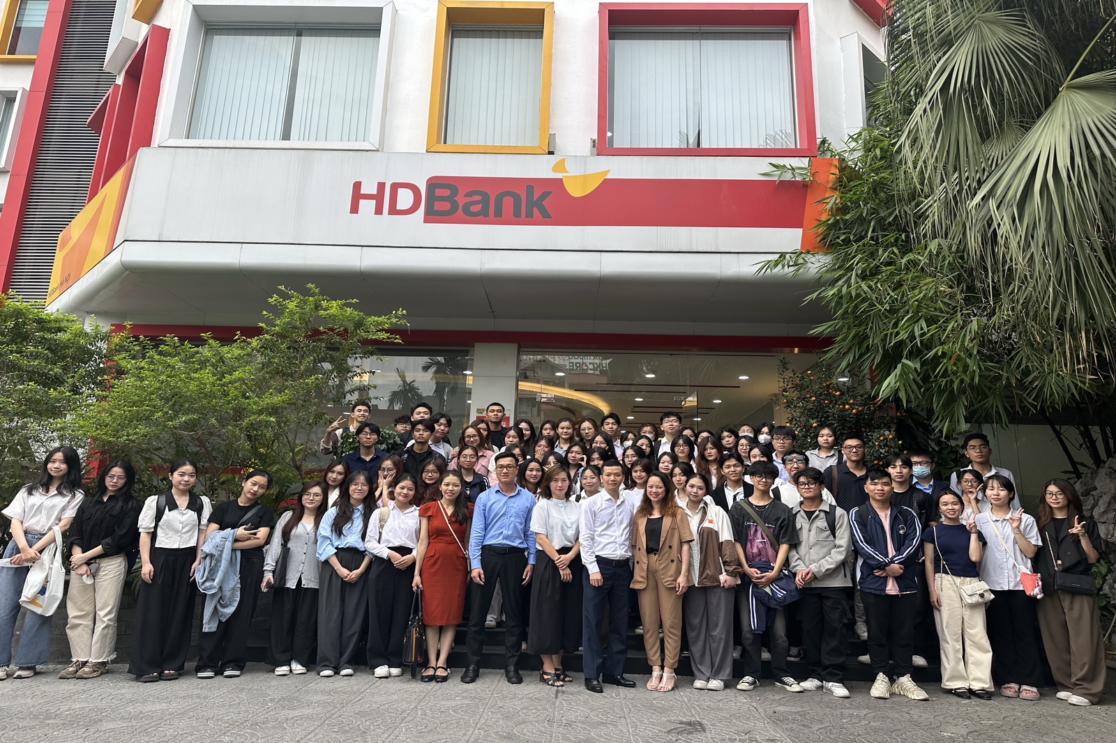 Buổi kiến tập của sinh viên Khoa Tài chính - Ngân hàng tại Ngân hàng TMCP Phát Triển HCM (HDbank) – Chi nhánh Hà Nội
