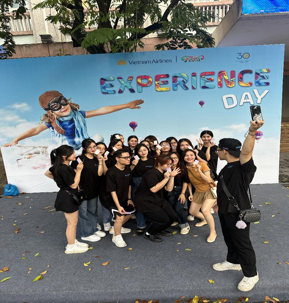 A group of people posing for a photo

Description automatically generated